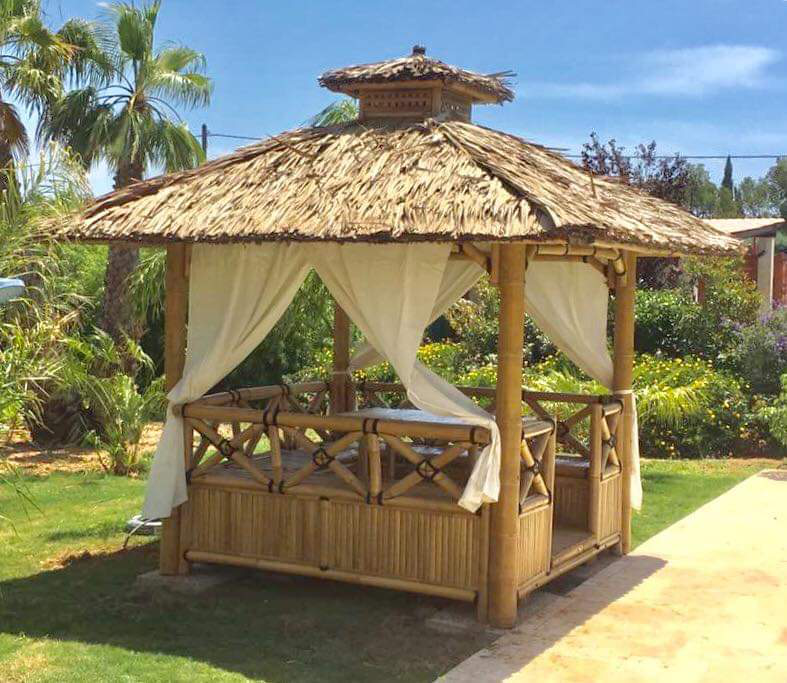 Gazebo 250x250 cm with Benches and Table - Create an Oasis of Outdoor Relaxation under a Roof in Arumbia