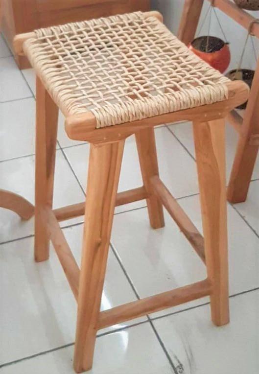 Teak stool with seat in synthetic braiding 