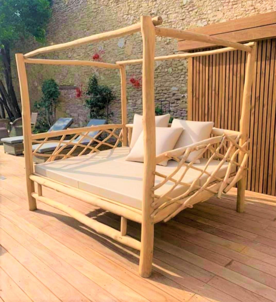 Lit de repos 200X160 cm en branches de teck avec baldaquin