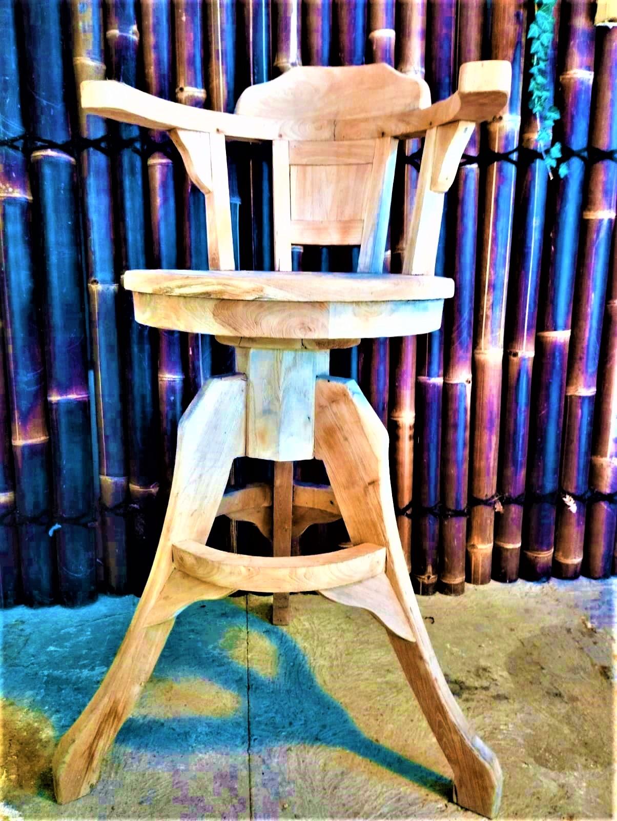 bar stool with armrests