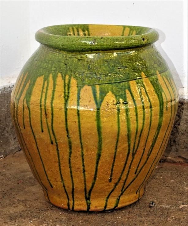 Terracotta vase enamelled Yellow saffron langueur 46 cm deep 50 cm Height 40 cm 