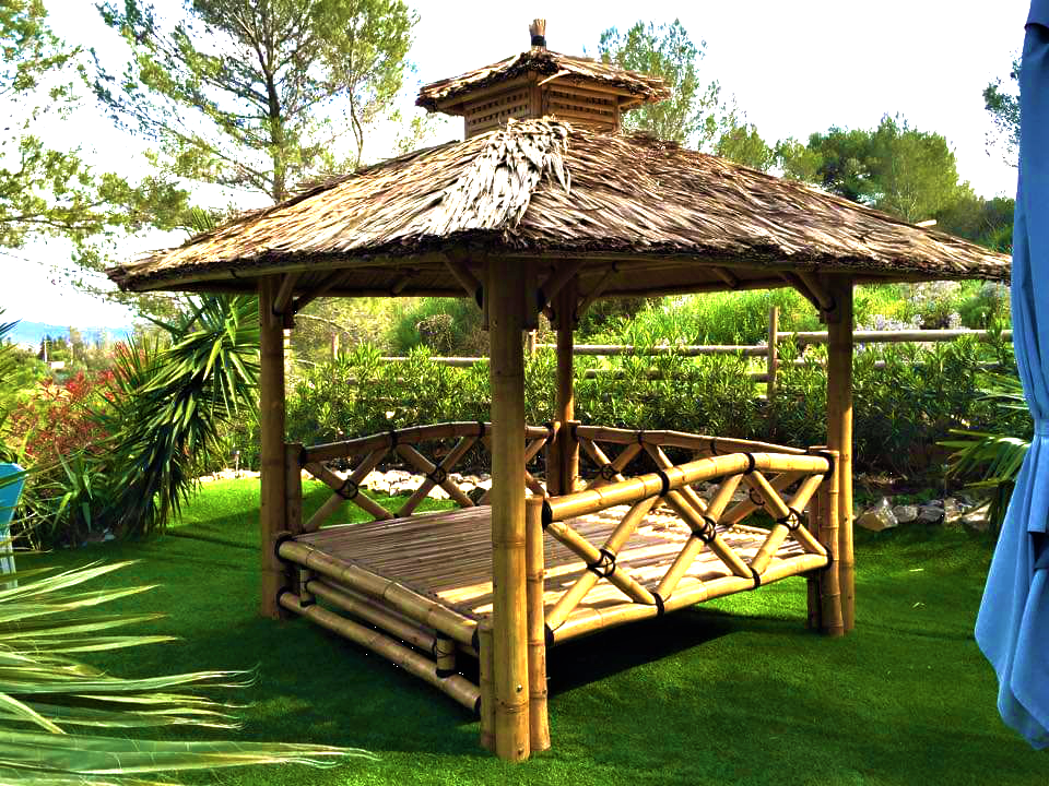 Gazebo avec Plancher Surélevé 250x250 cm et Toit en Arumbia - Créez un Espace de Détente Élégant en Plein Air